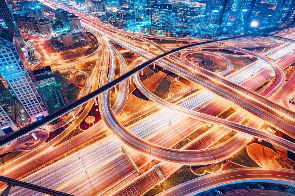 CIO | Middle East  >  UAE / United Arab Emirates  >  Dubai  >  Cityscape / traffic flow / lights